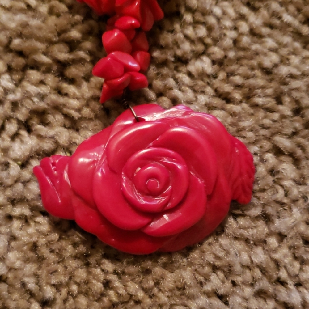 Red necklace - Picture 2 of 2